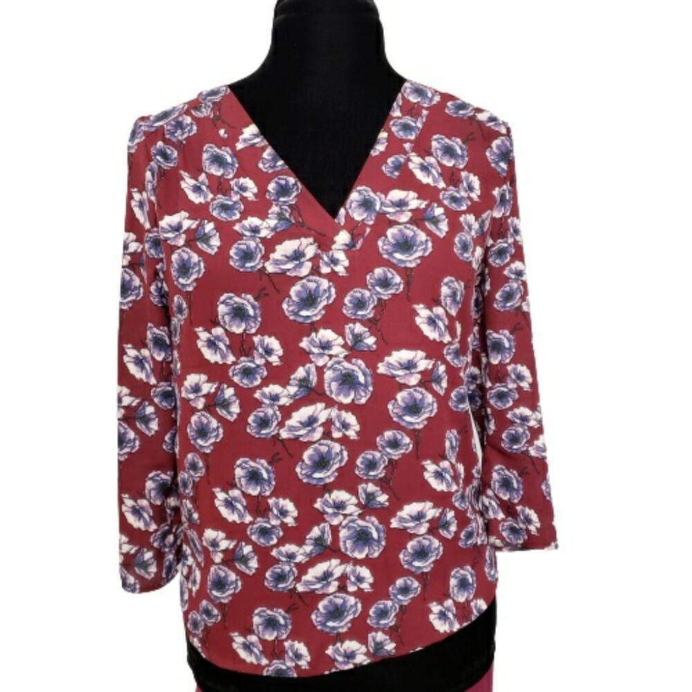 Hinge Red and Blue‎ Floral 3/4 Sleeve Split V Neck High Low Top XS